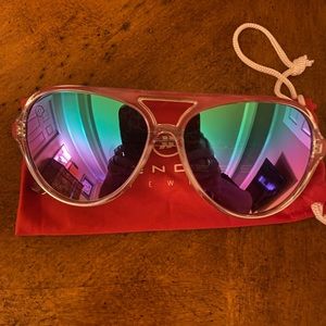 Blenders polarized Crystal Orb women’s aviators.